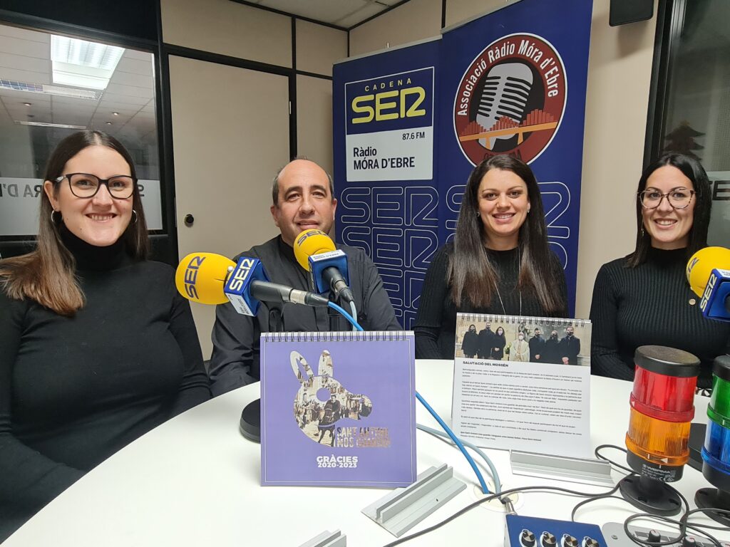 Eva Fernández, Mossèn Emilio, Jessica Jurado i Gemma Jornet, majorales de Sant Antoni d'Ascó