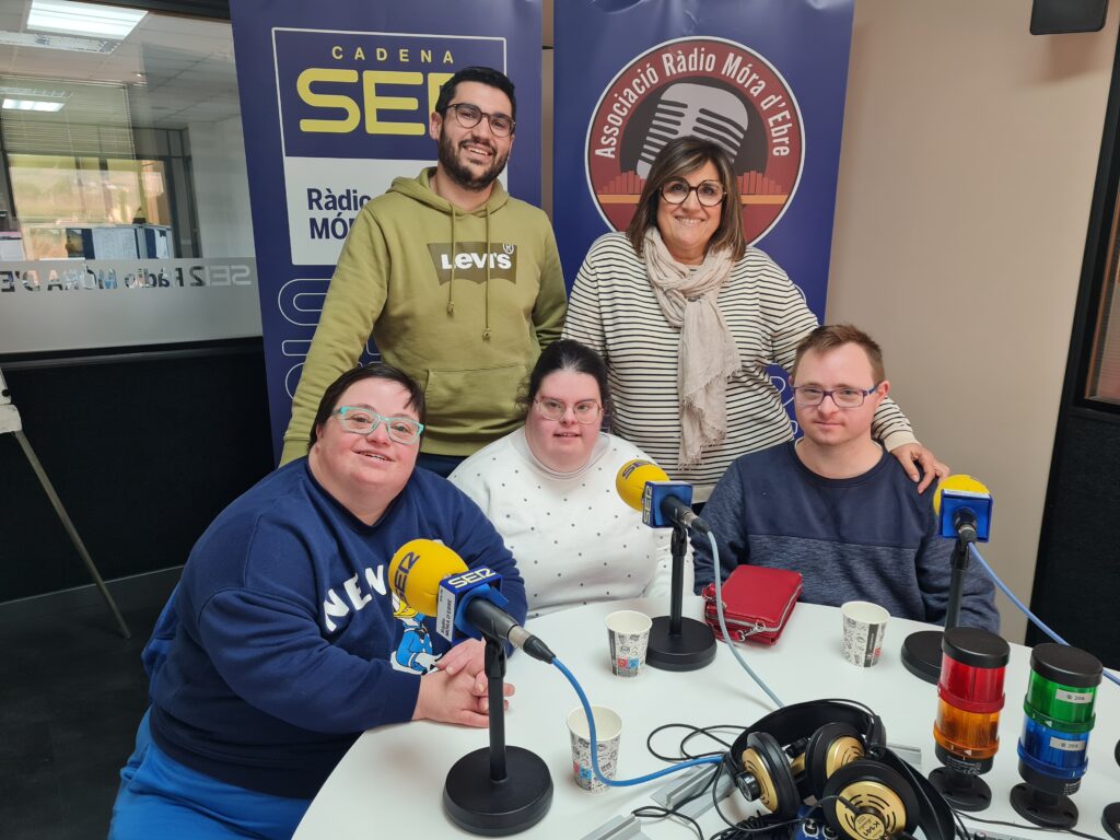 Júlia, Clara i Josep Maria (baix) i Tere Moreno — Dia Mundial de la Síndrome de Down