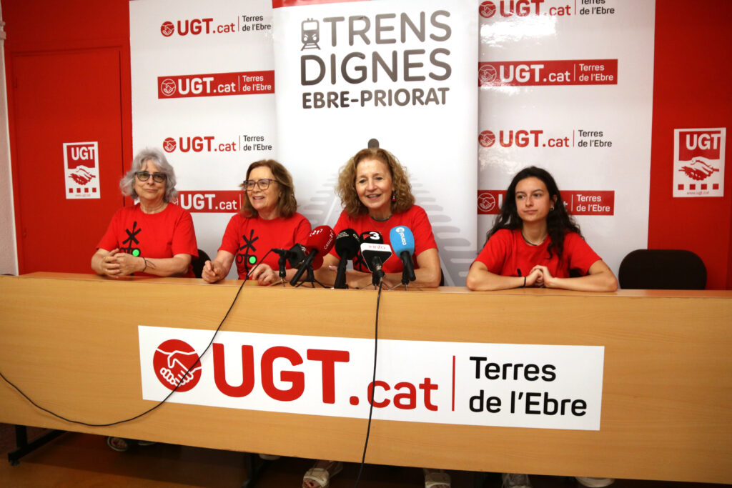 Portaveus de la plataforma Trens i Transports Dignes de les Terres de l'Ebre i Priorat al a seu d'UGT | ACN