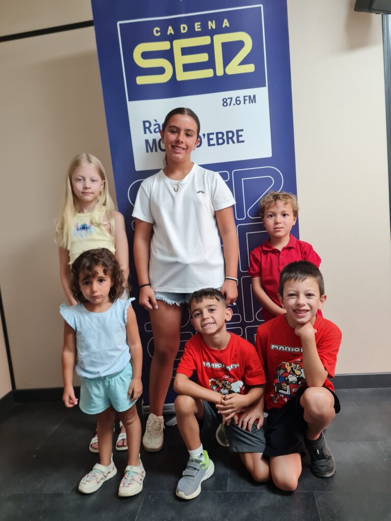Els nens i nenes del Casal d'Estiu de l'Esplai Treu Banya