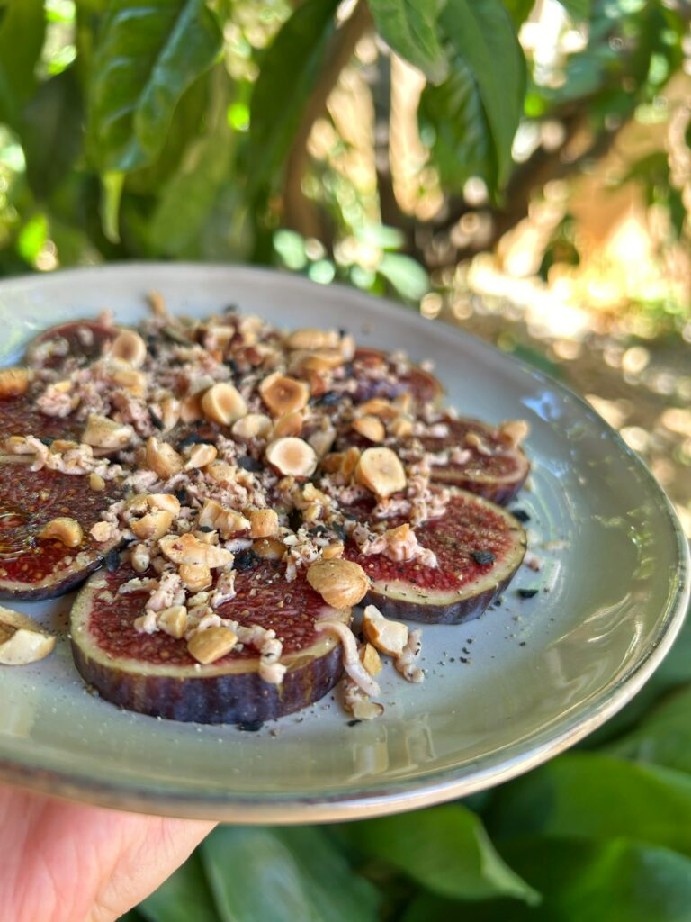 Figues amb foie micuit i avellanes